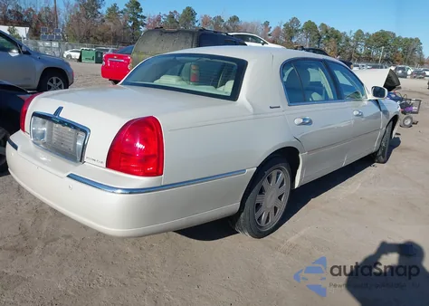 2005 Lincoln Town Car Signature L from USA, damaged, VIN 1LNHM85W75Y647311